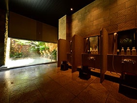 露天風呂と洗い場